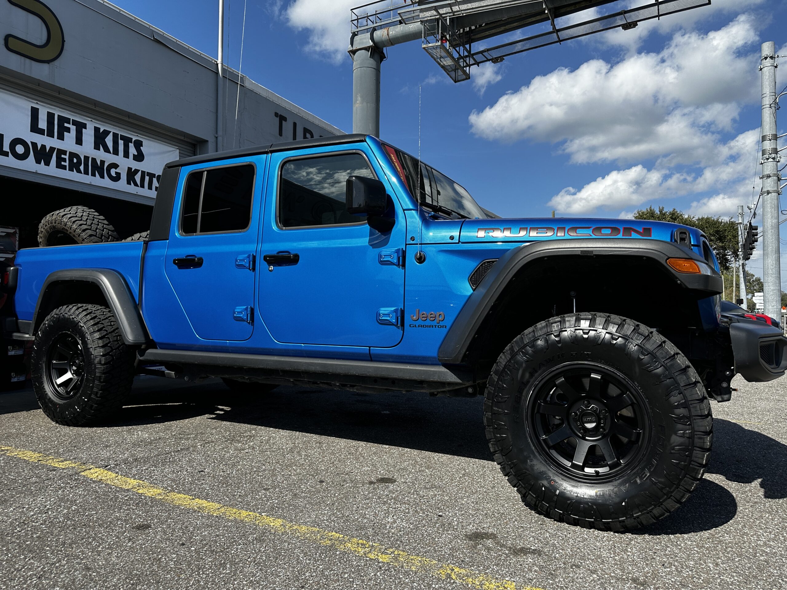 A Jeep equipped with new tires and a leveling kit from Wheel Identity, Tampa's premier tire and wheel service provider.